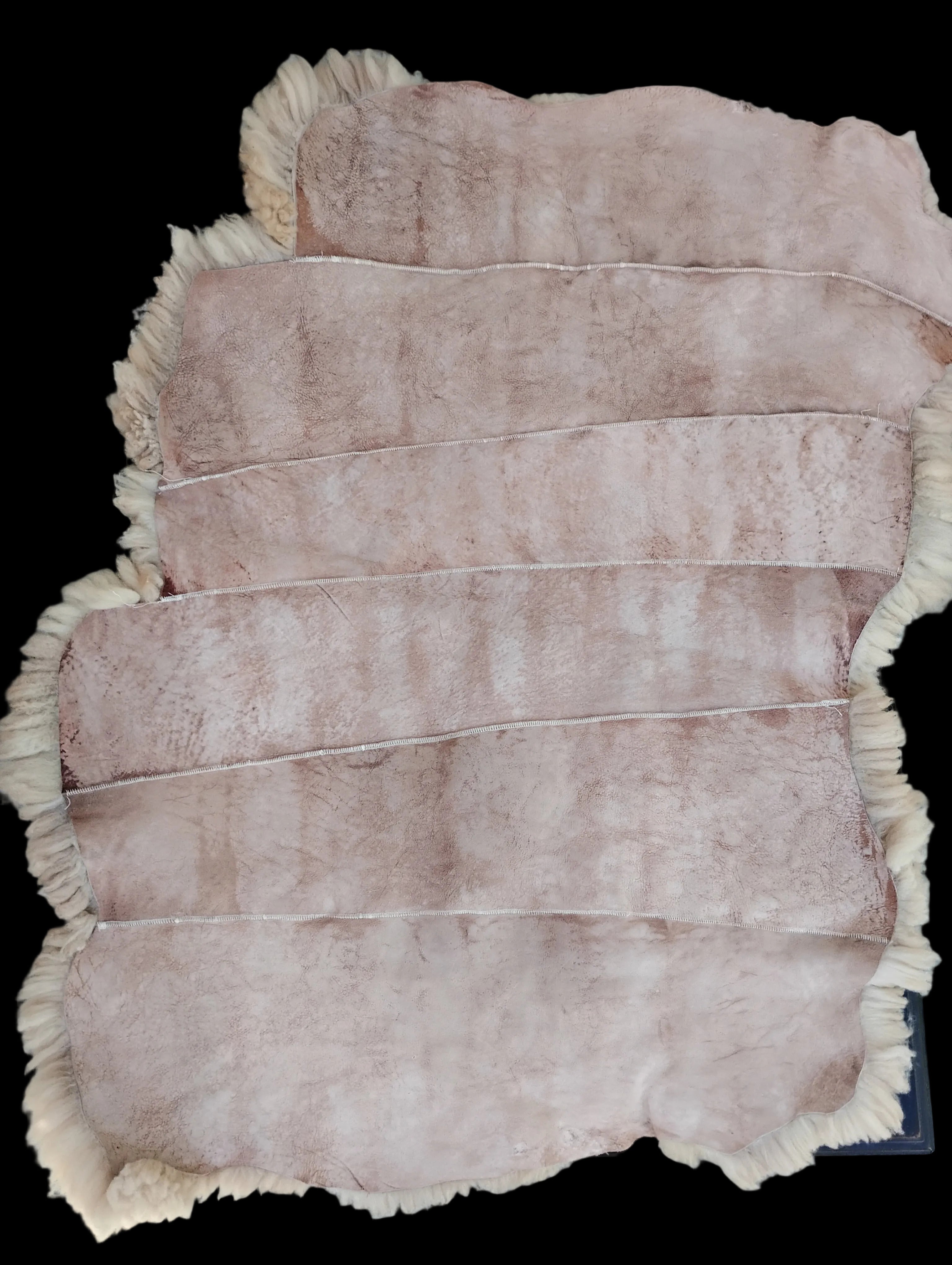 Bark tanned sheepskins sewn rectangle 65 x 45 / wool 2/2.5 inch