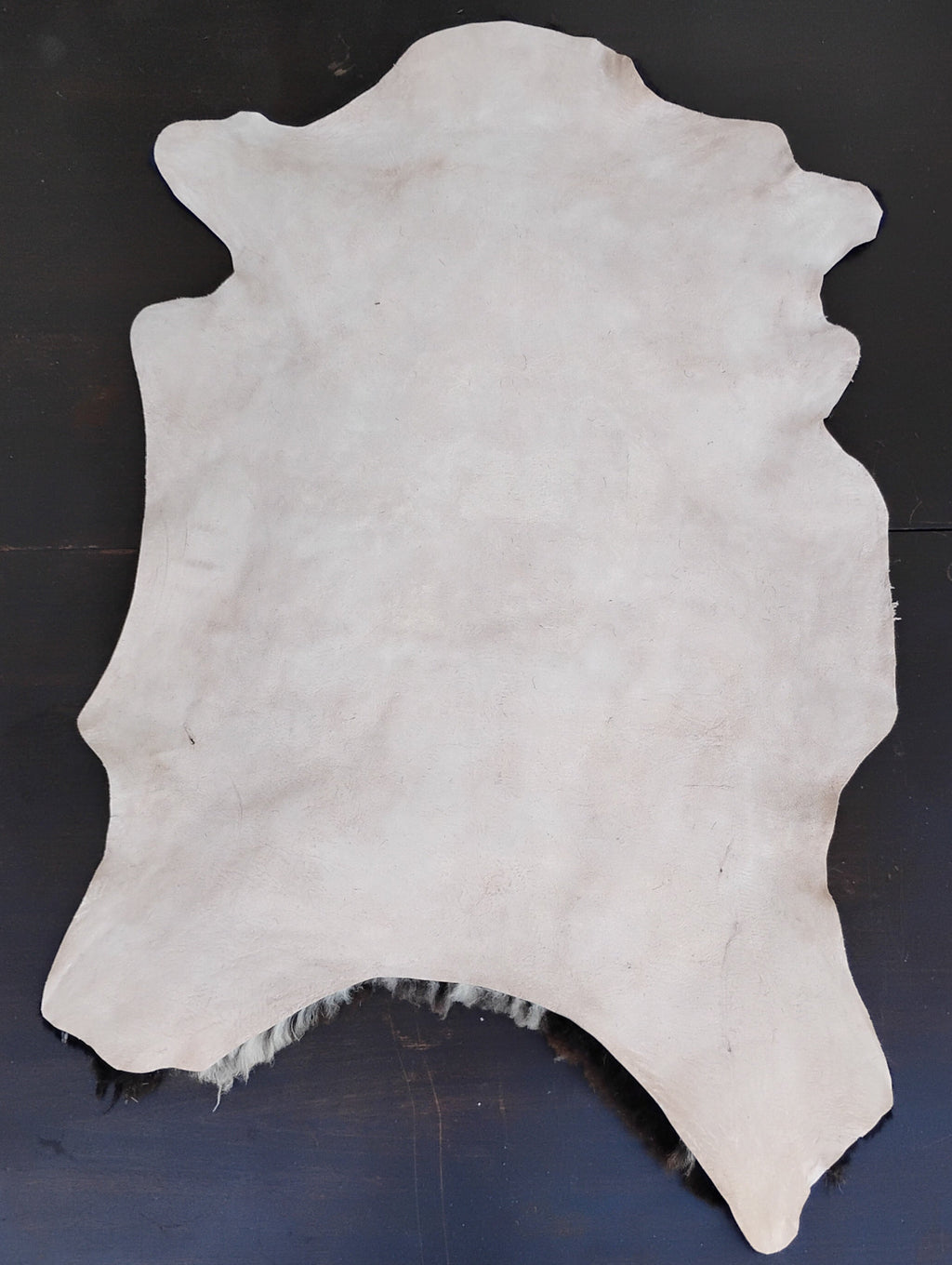 Bark tanned sheepskin 35 x 27 / silky hair