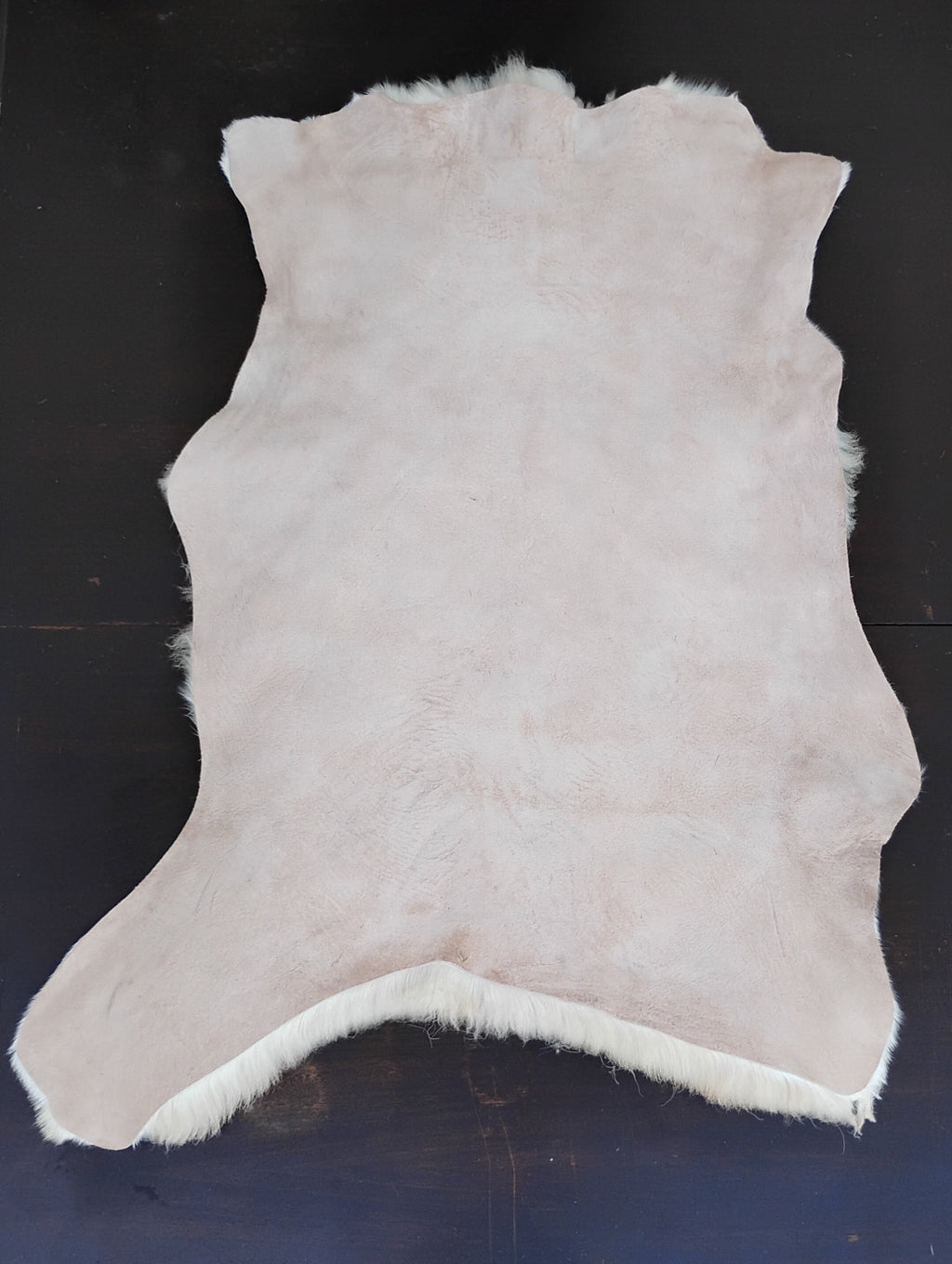 Bark tanned sheepskin 37 x 27 / silky wool and hair