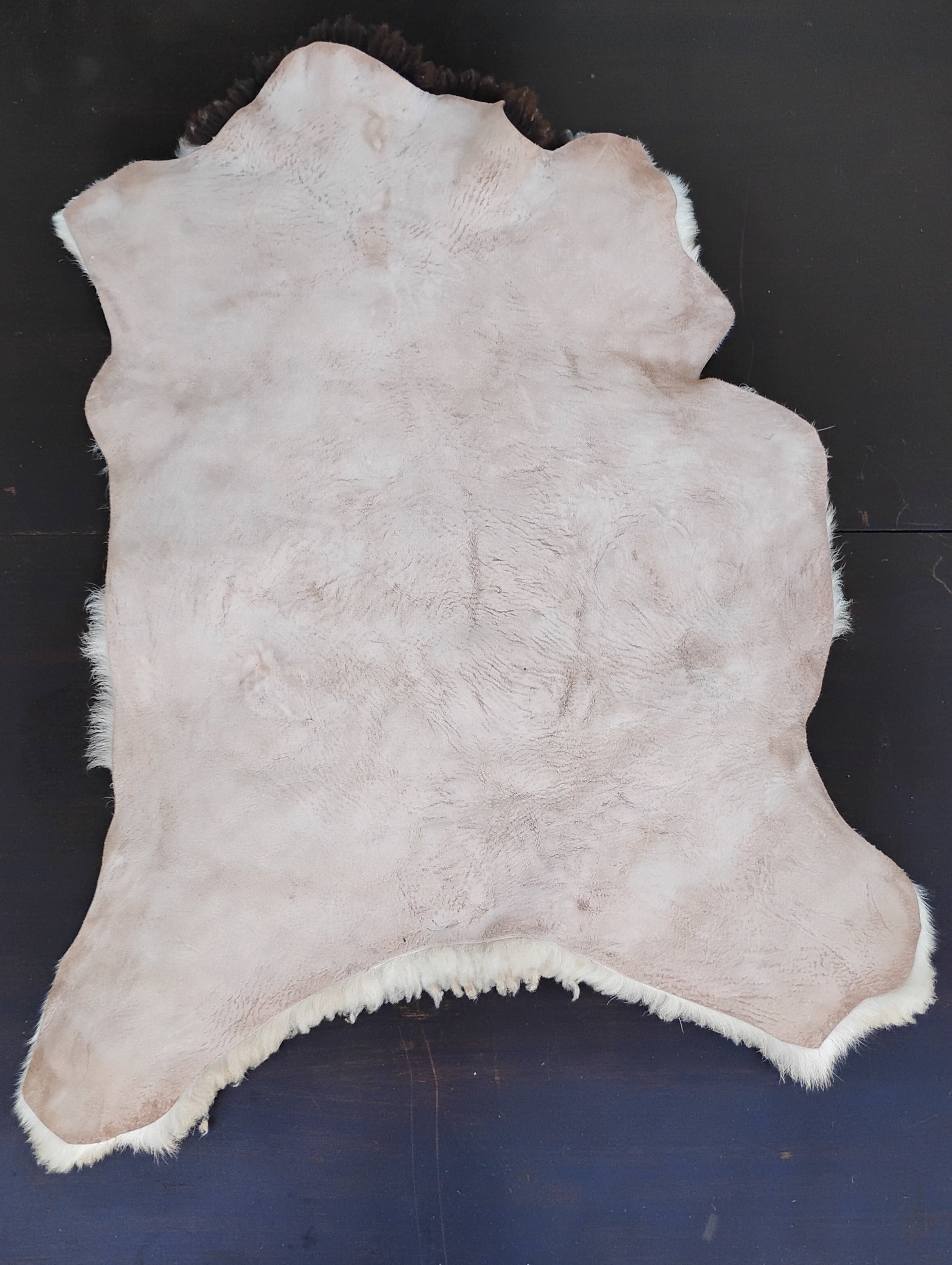 Bark tanned sheepskin 37 x 28 / 1.5  inch fiber